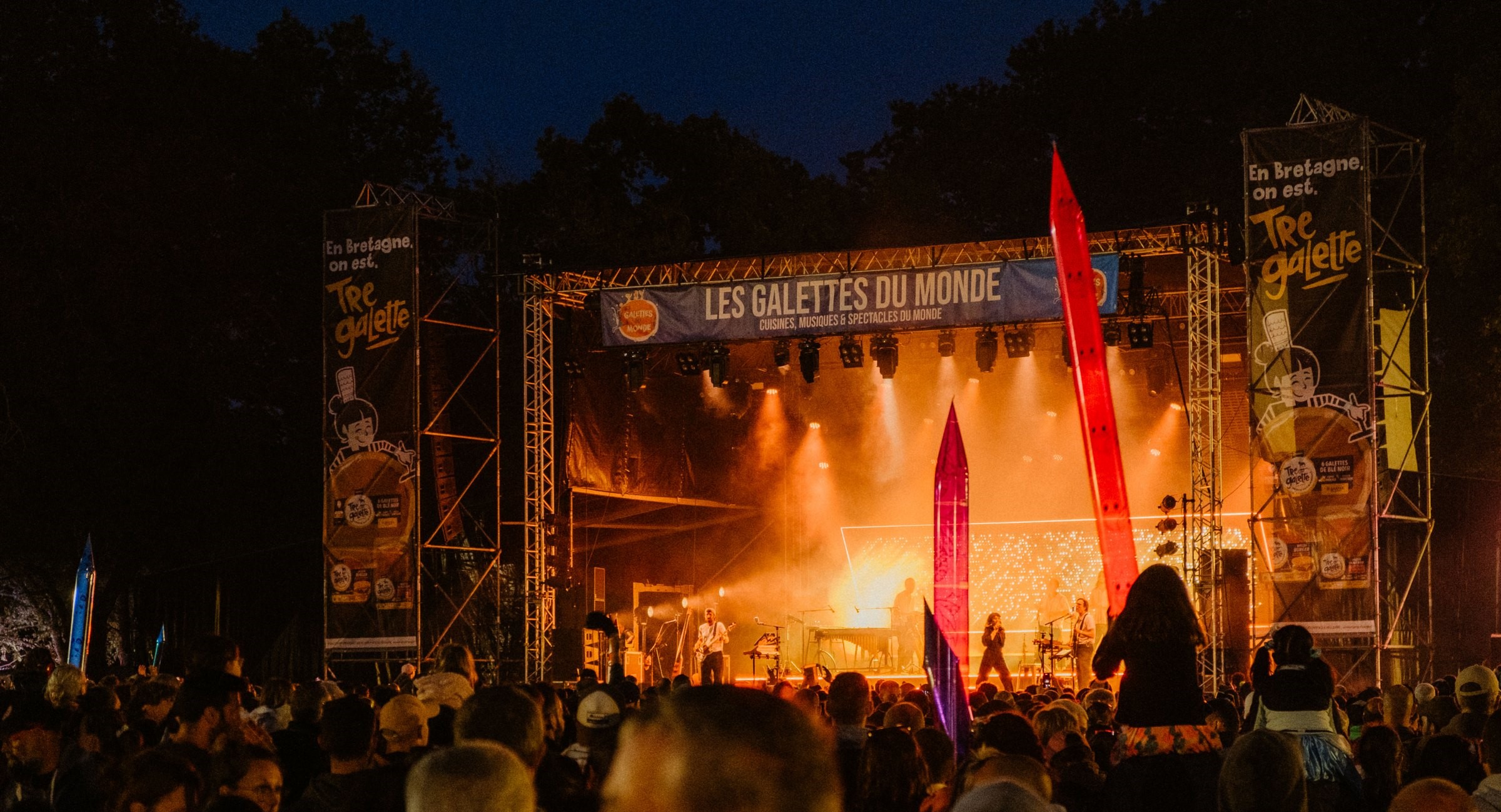 Concert sur la scène du festival Galettes du Monde